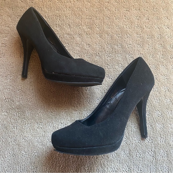 Black faux suede pumps - Picture 1 of 6